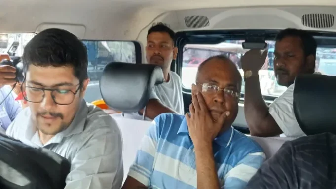 10 लाख की रिश्वतखोरी में CBI ने कसा शिकंजा, इनकम टैक्स कमिश्नर संतोष कुमार समेत 5 गिरफ्तार